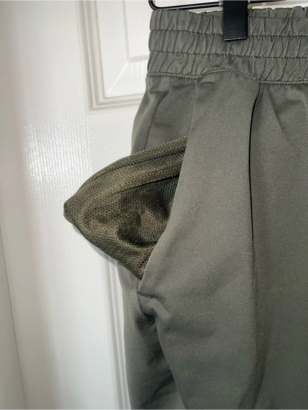 Uniqlo AIRism Men's Olive Green Active Athletic Shorts